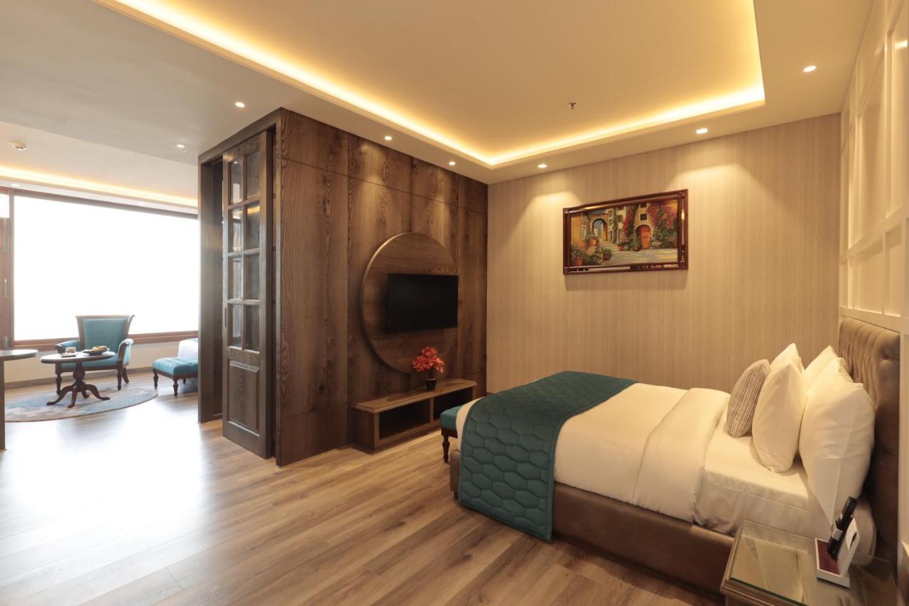 Welcomheritage Elysium Resort & Spa 심라 외부 사진